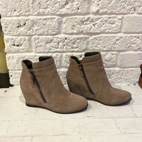 Kenneth Cole 'Vivian' Wedge Bootie, Size 6.5 Tan - Picture 1 of 14